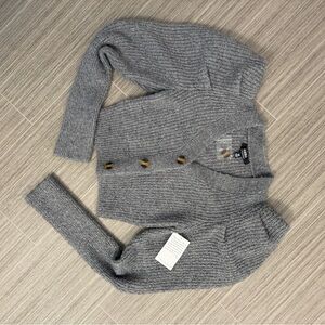 Grey puff shoulder sweater